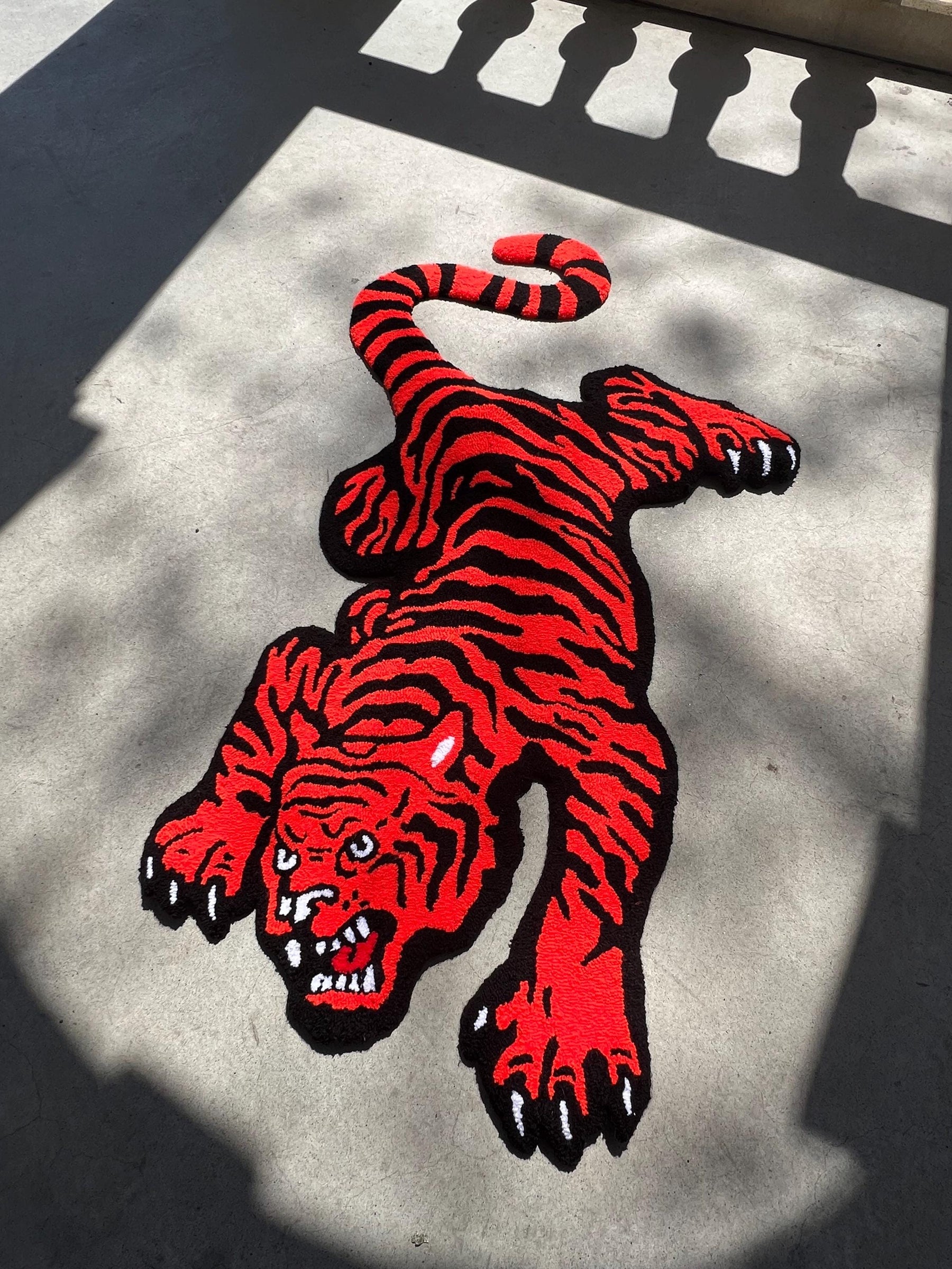 Tapete Personalizado Tiger Red & Blue